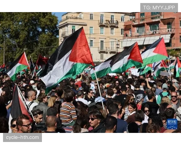 瓦伦西亚球迷抗议持续,俱乐部内外部压力逐步反映在赛季走势中 瓦伦西亚球迷抗议持续,俱乐部内外部压力逐步反映在赛季走势中