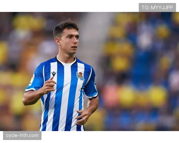 祖布门迪与布斯克茨:经典后腰模板与现代演绎对比 祖布门迪与布斯克茨:经典后腰模板与现代演绎对比